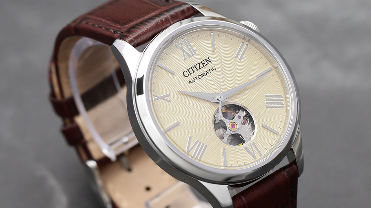 Đồng hồ kiểu dây vỏ trong suốt hoặc lộ máy cơ đang giảm đến 30%