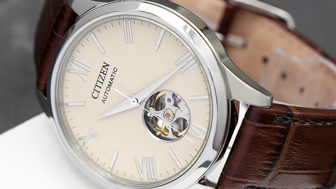 Đồng hồ kiểu dây vỏ trong suốt hoặc lộ máy cơ đang giảm đến 30%