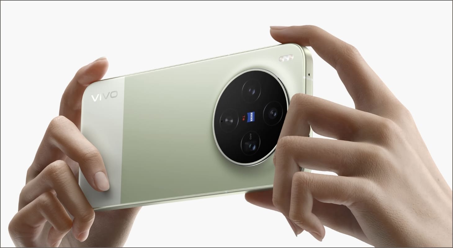 Cận cảnh cụm camera ZEISS hầm hố và chuyên nghiệp trên mặt lưng máy Cận cảnh cụm camera ZEISS hầm hố và chuyên nghiệp trên mặt lưng máy