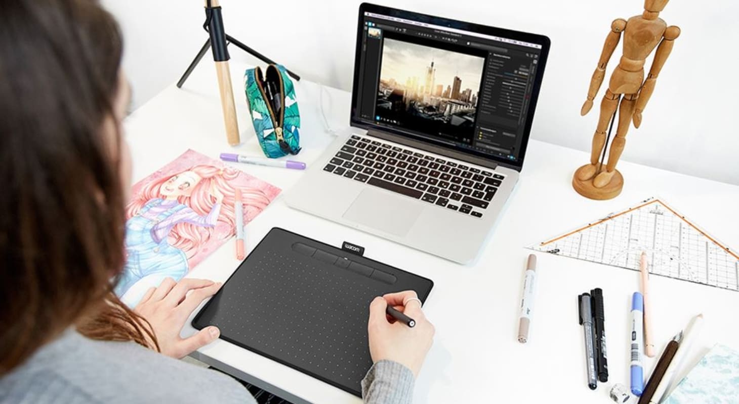 Bảng vẽ điện tử Wacom Intuos M Bluetooth CTL-6100WL/K0-C là loại bảng vẽ không màn hình