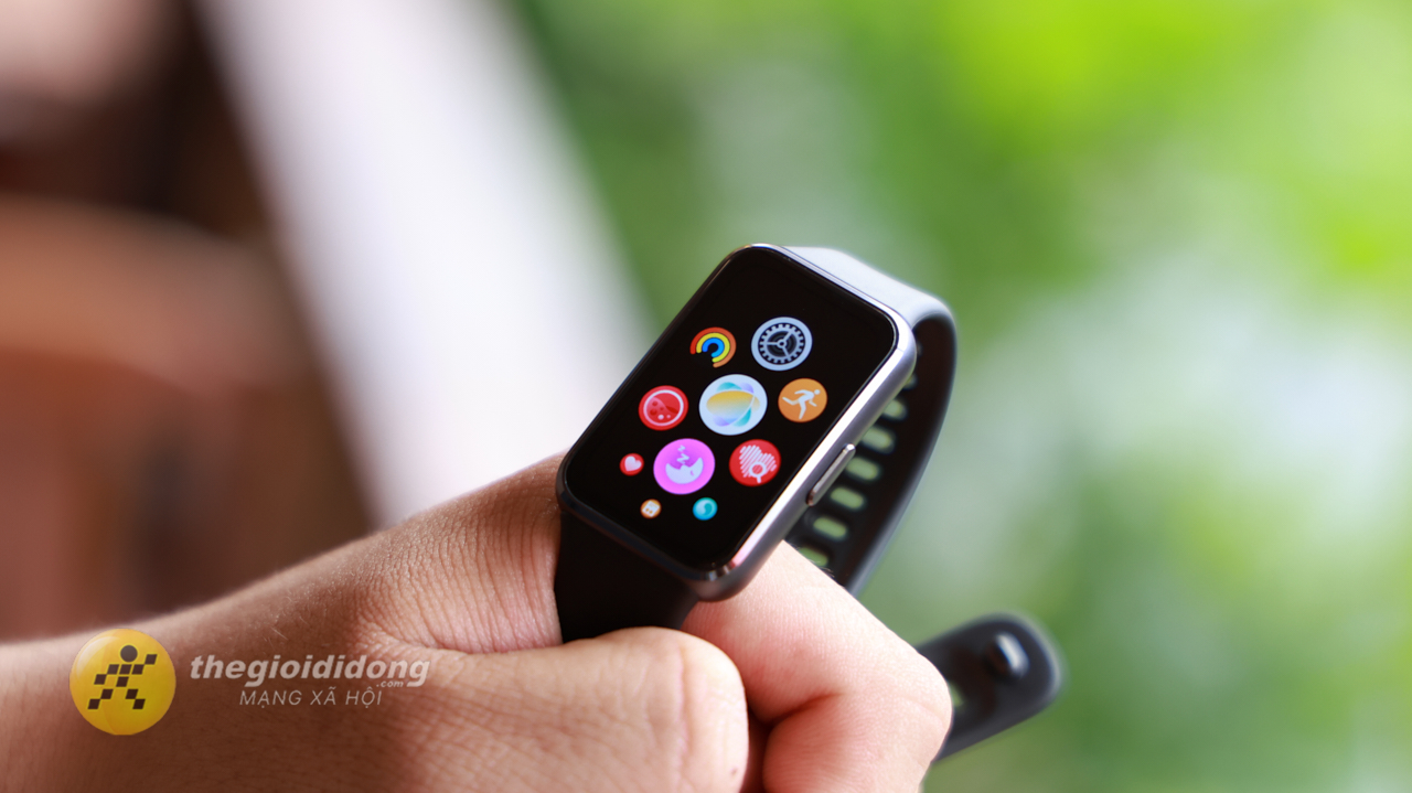 Trên tay HUAWEI Band 11: Có 5 phiên bản màu sắc, màn hình sáng 1.500 nits, pin lớn 300 mAh