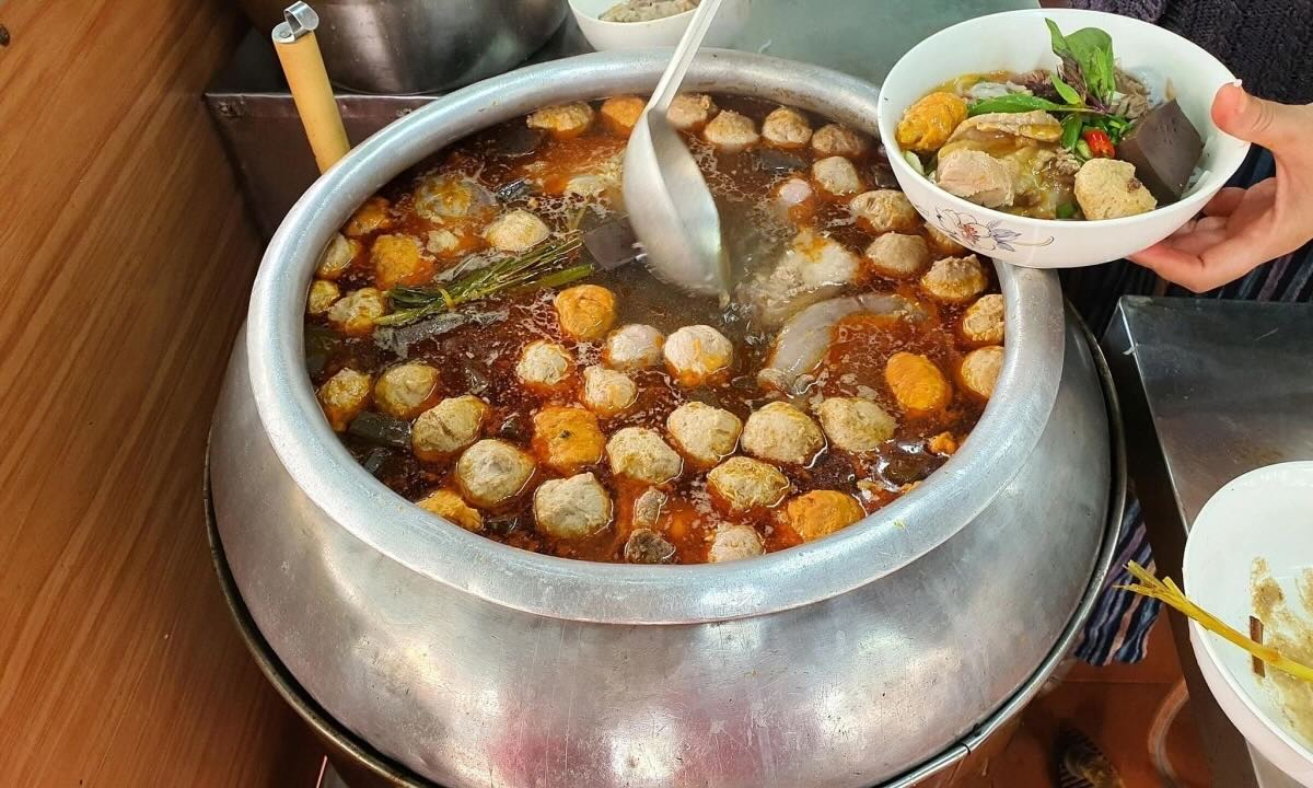 B&uacute;n b&ograve; Huế