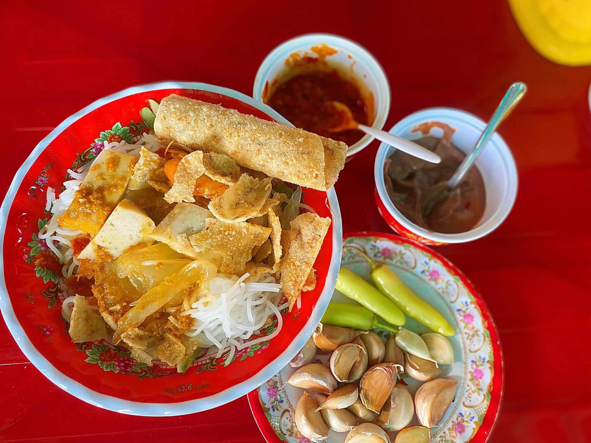 B&uacute;n giấm nuốc Huế