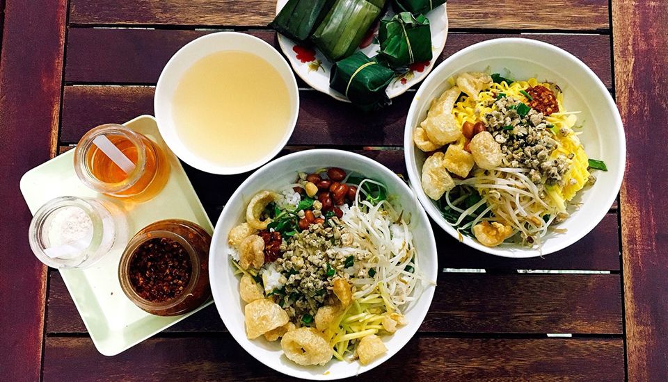 Cơm hến, b&uacute;n, m&igrave; hến