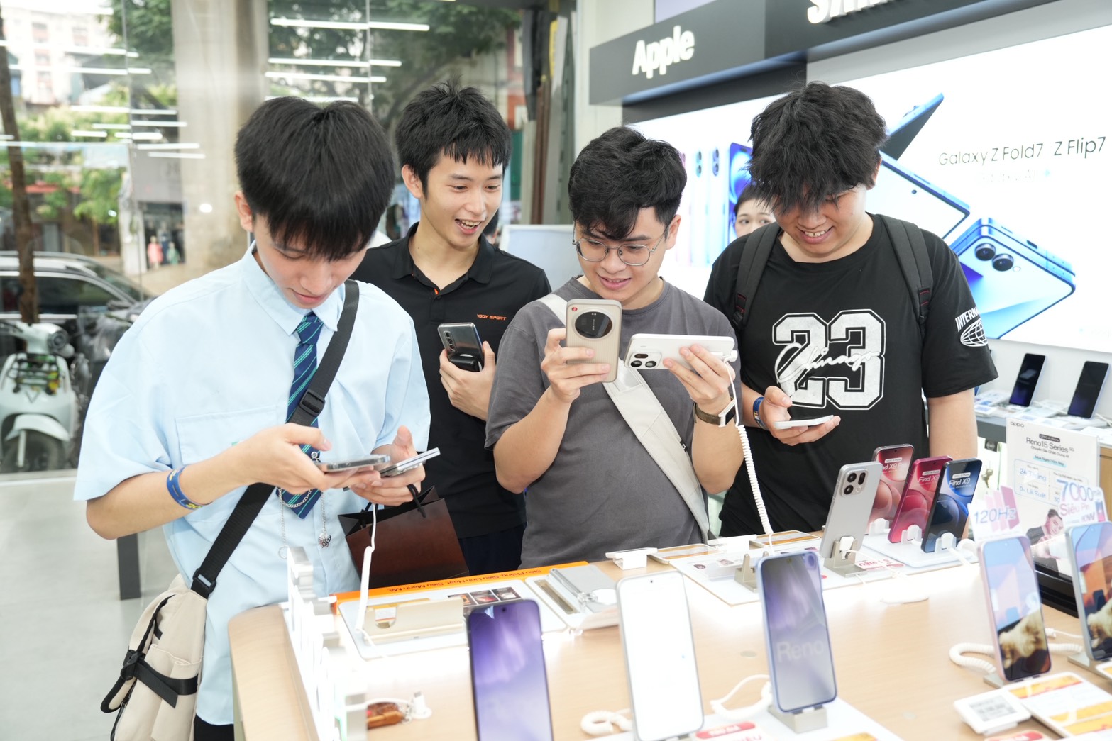 TECH TOUR – CHẠM ĐỈNH FLAGSHIP TECH TOUR – CHẠM ĐỈNH FLAGSHIP