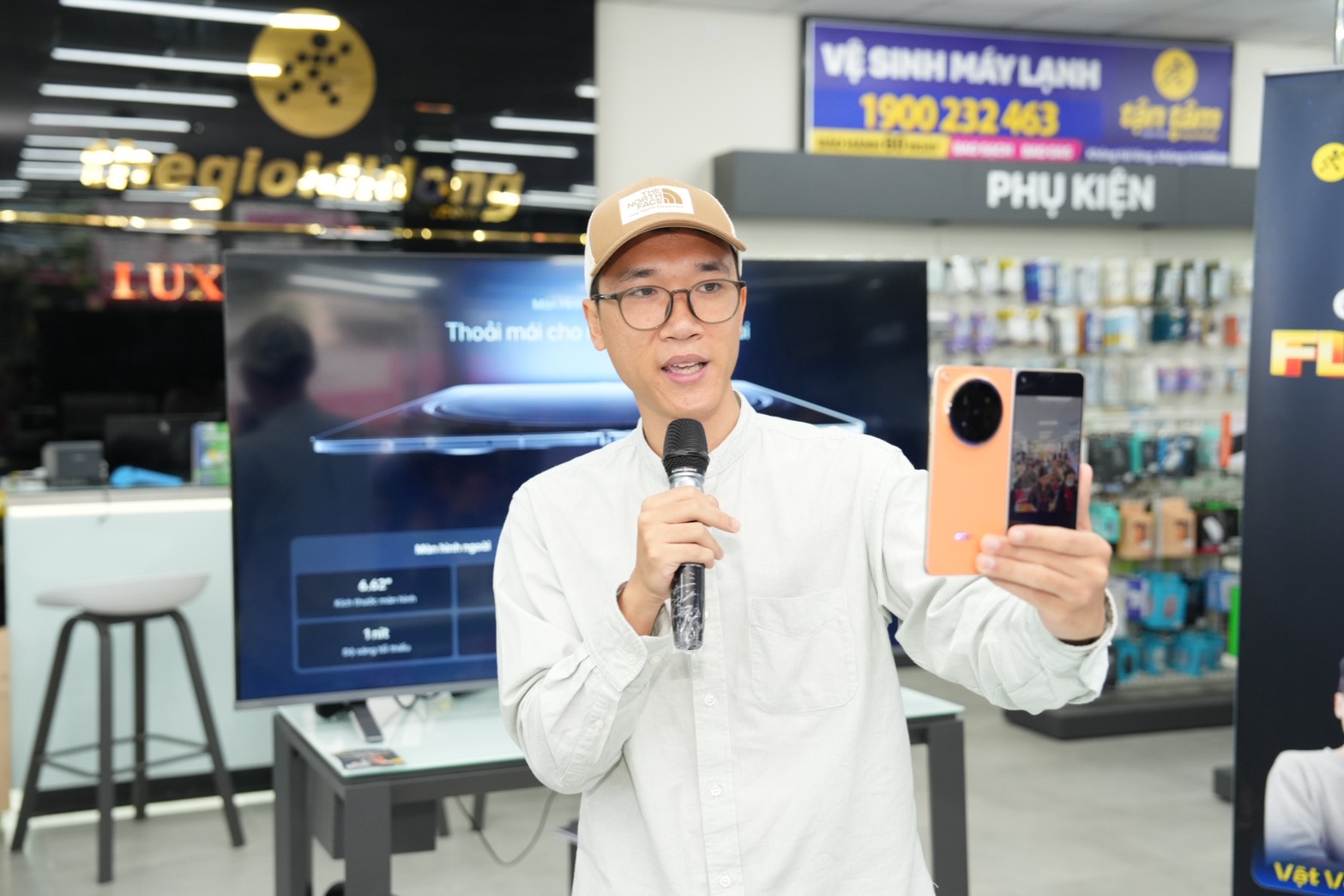 TECH TOUR – CHẠM ĐỈNH FLAGSHIP TECH TOUR – CHẠM ĐỈNH FLAGSHIP
