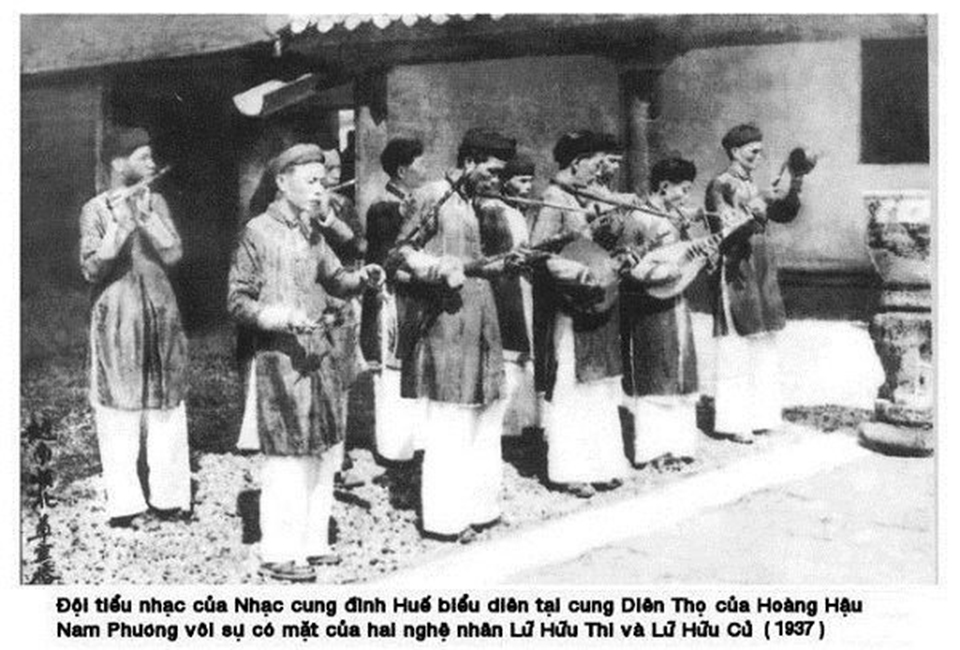 Đội tiểu nhạc biểu diễn tại cung Di&ecirc;n Thọ của Ho&agrave;ng hậu Nam Phương