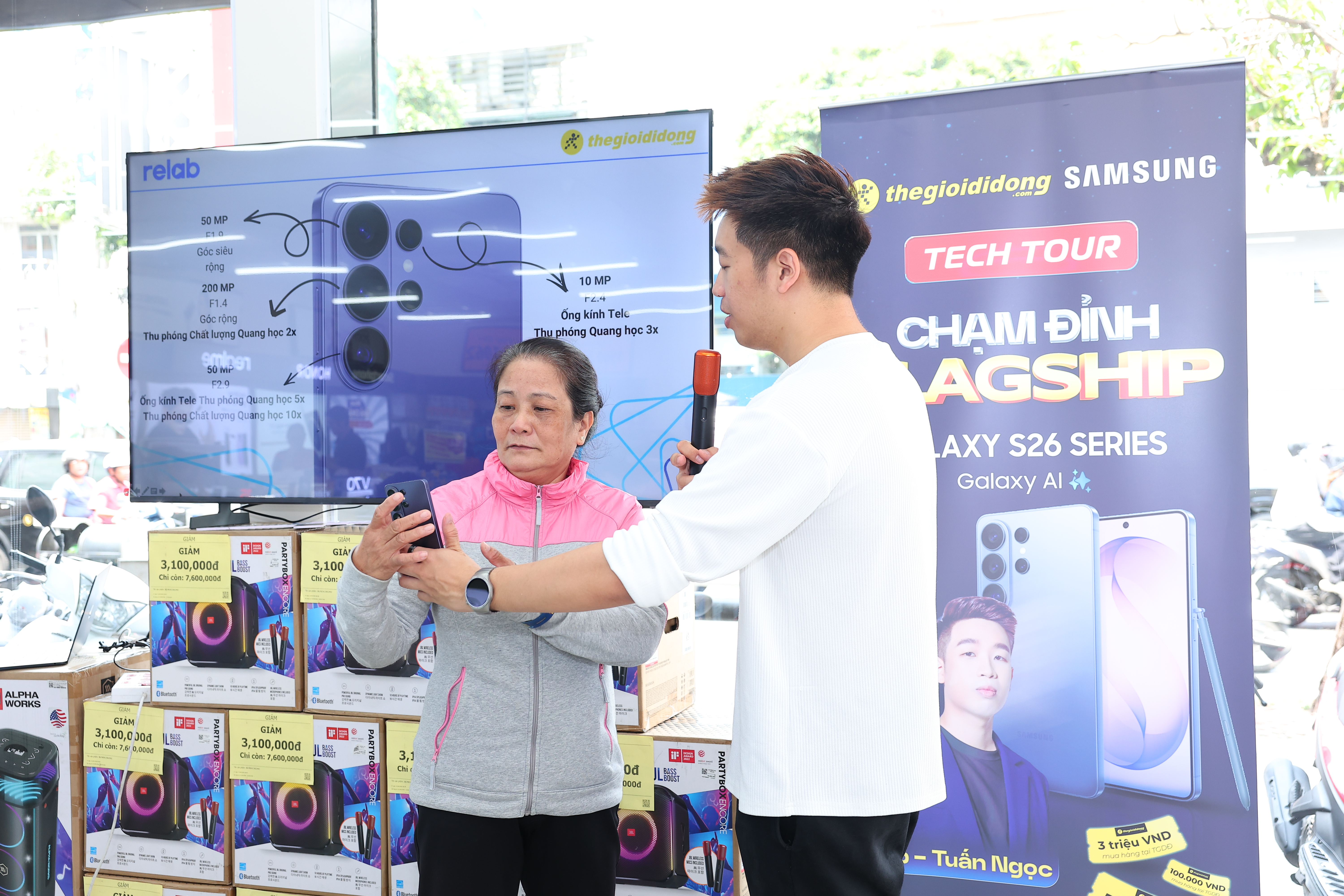 TECH TOUR – CHẠM ĐỈNH FLAGSHIP TECH TOUR – CHẠM ĐỈNH FLAGSHIP