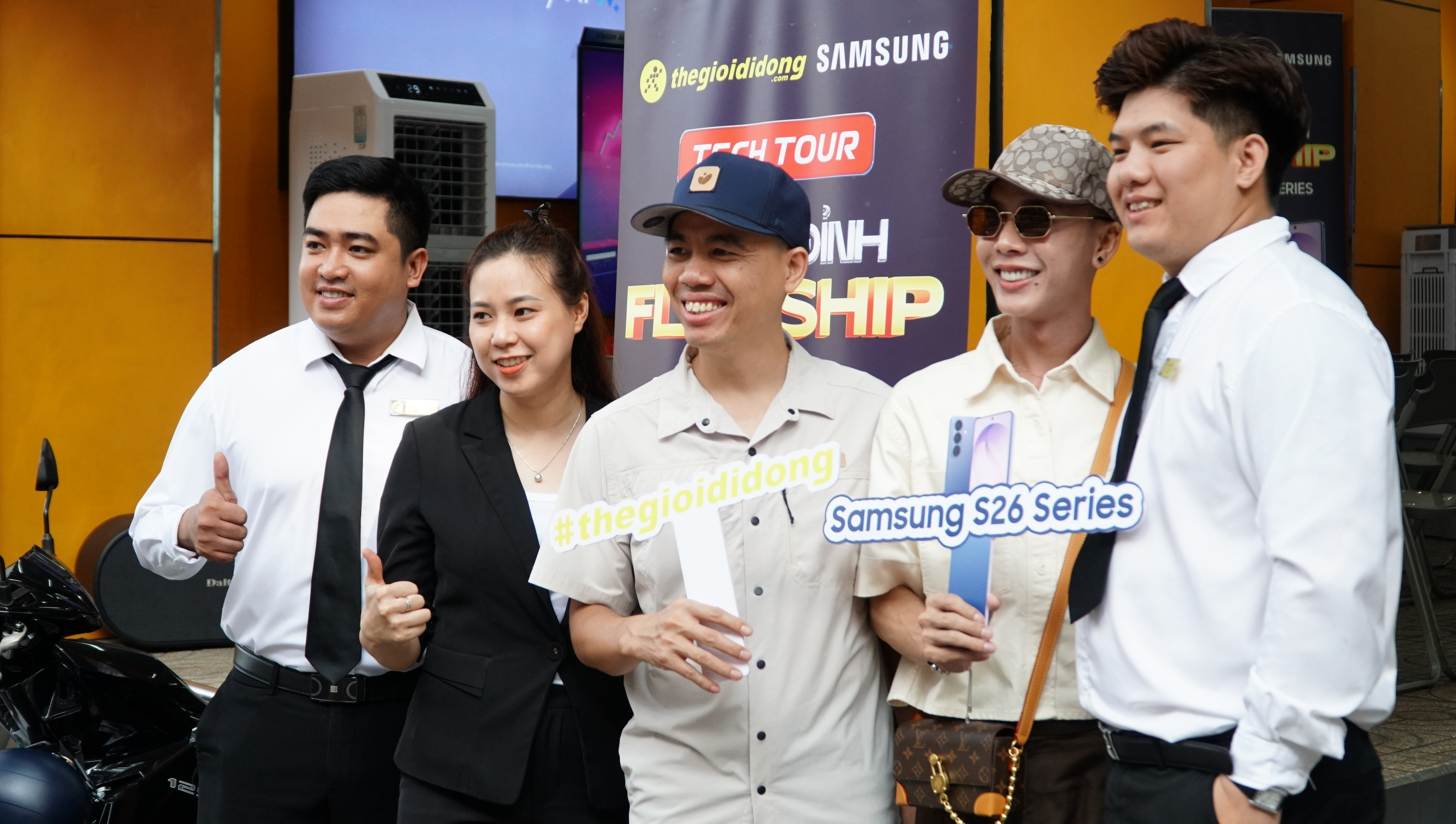 TECH TOUR – CHẠM ĐỈNH FLAGSHIP TECH TOUR – CHẠM ĐỈNH FLAGSHIP