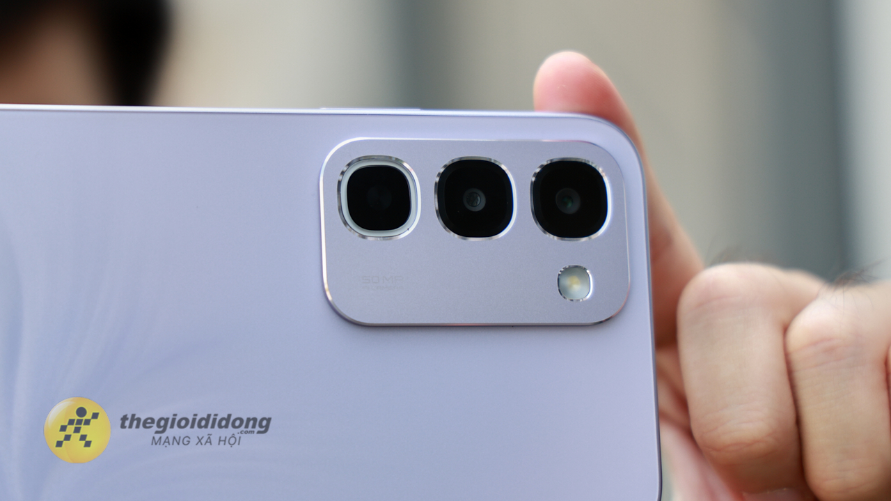 Trên tay realme C100: Giá niêm yết 7.69 triệu với chip Helio G92 Max