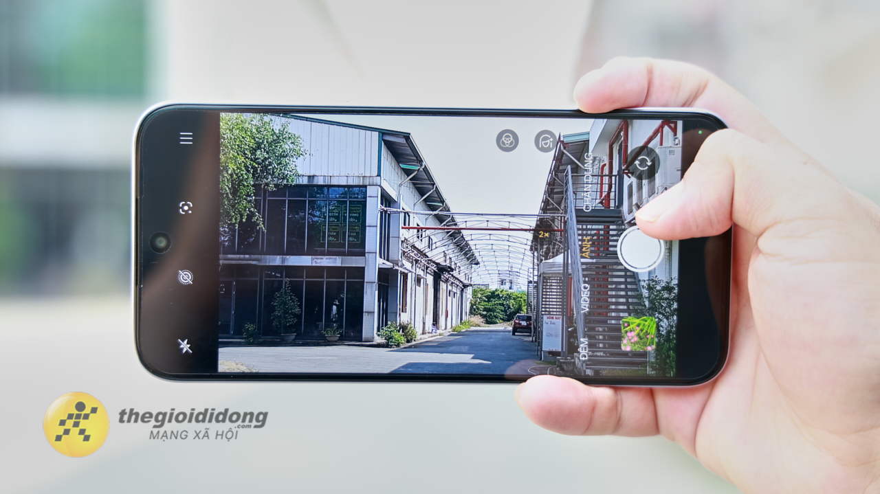 Trên tay realme C100: Giá niêm yết 7.69 triệu với chip Helio G92 Max