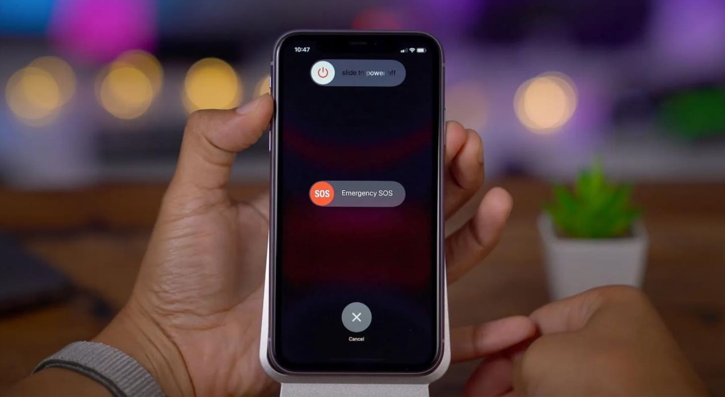 Khởi động lại iPhone bằng phím cứng 