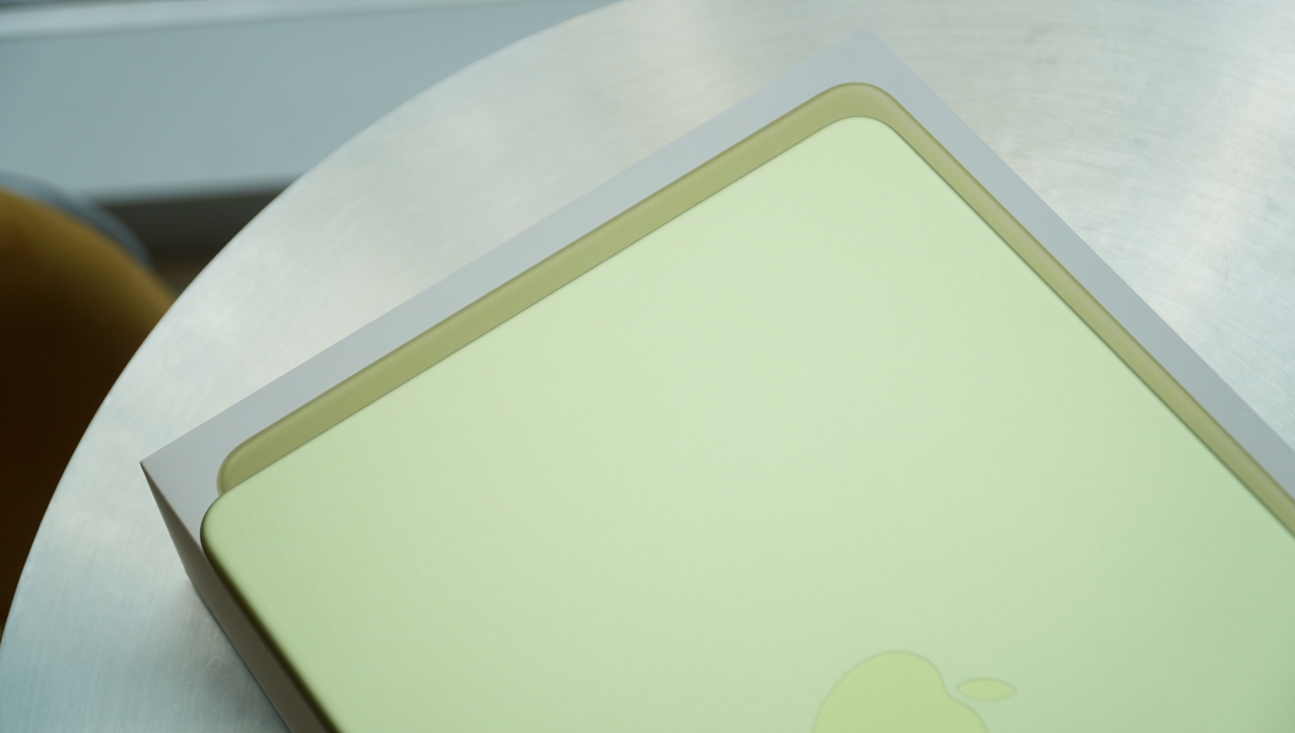 Trên tay MacBook Neo