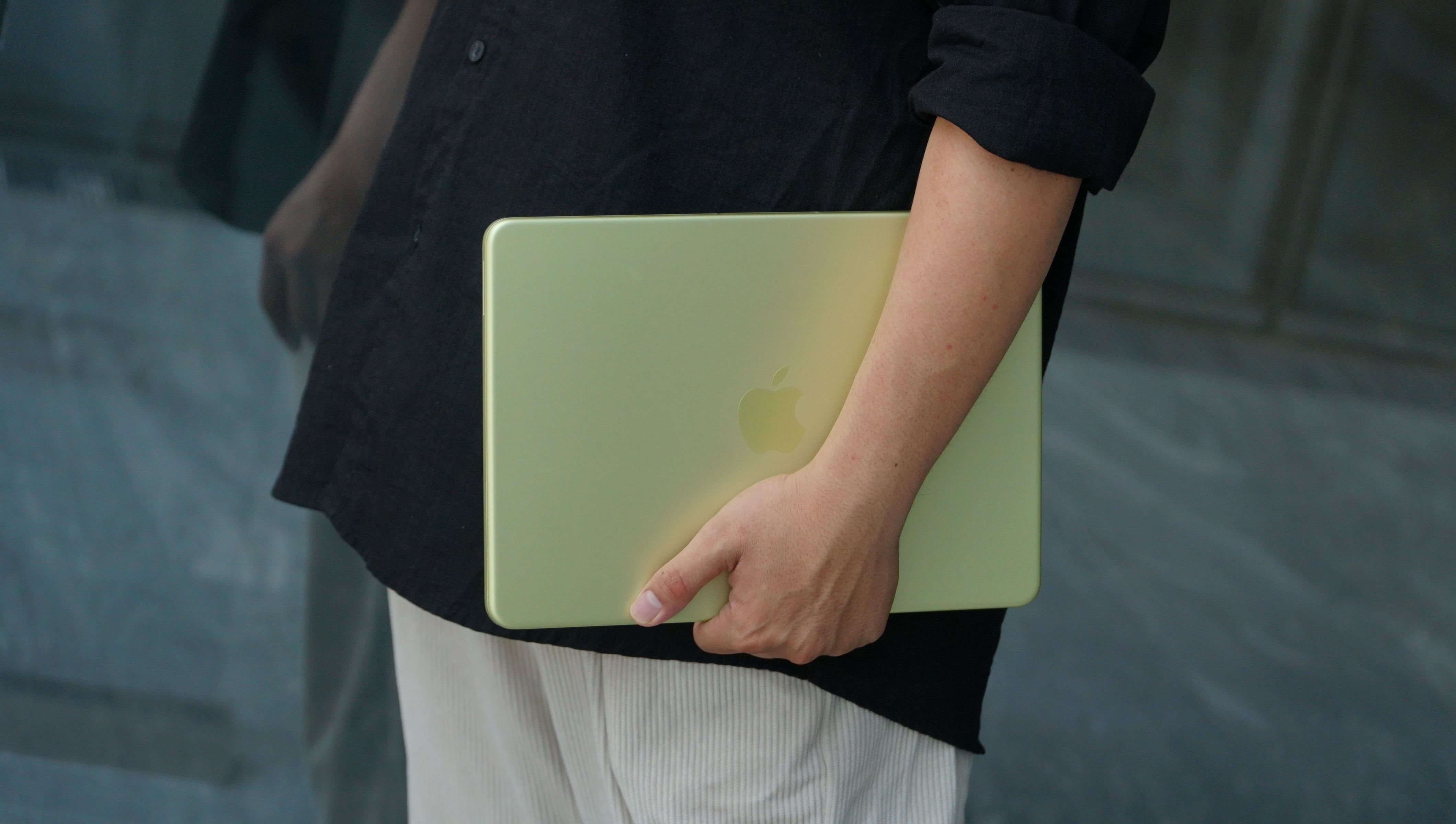 Trên tay MacBook Neo