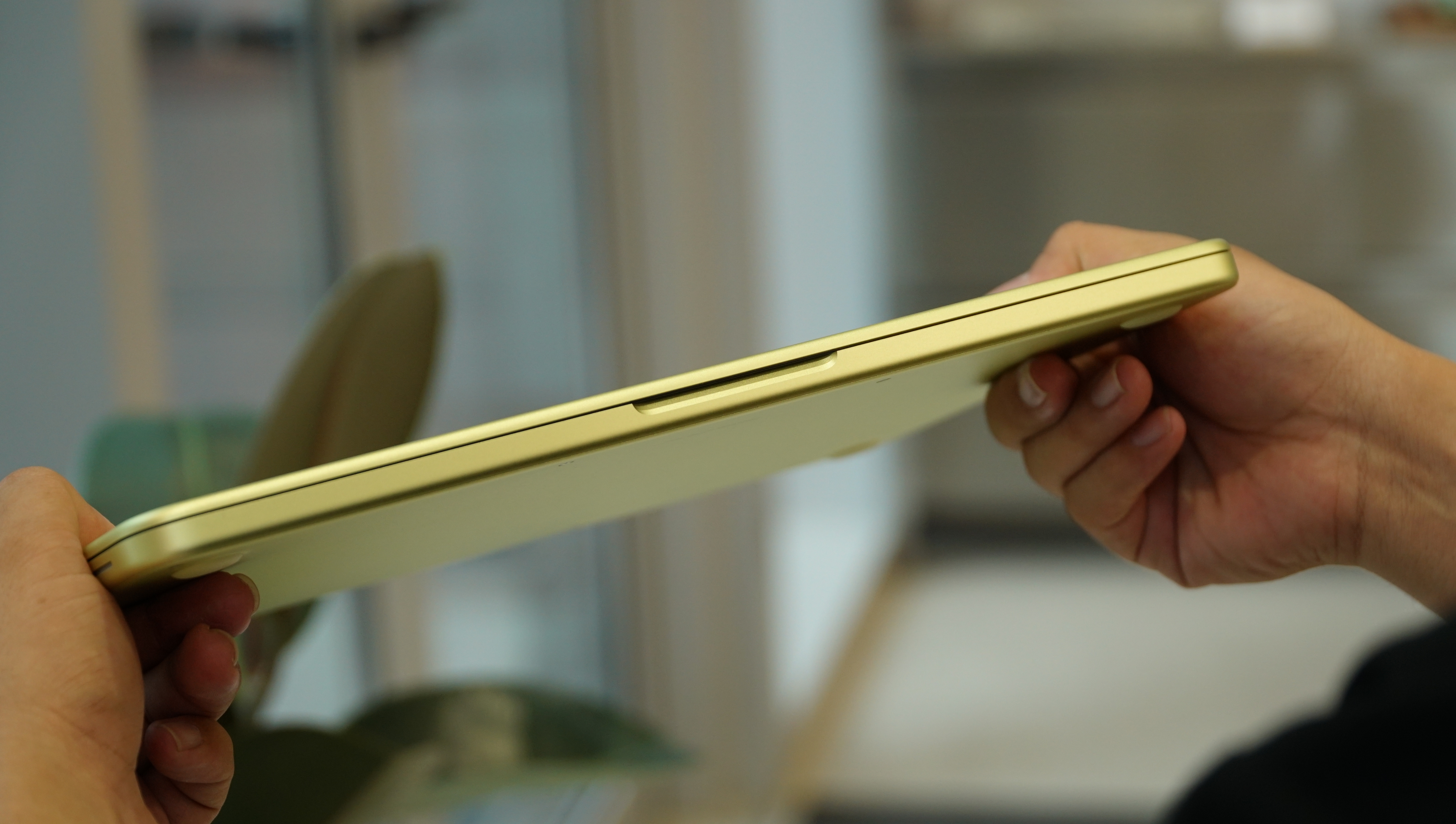 Trên tay nhanh MacBook Neo: Chiếc laptop giá rẻ siêu HOT đến từ Apple đã cập bến Thế Giới Di Động