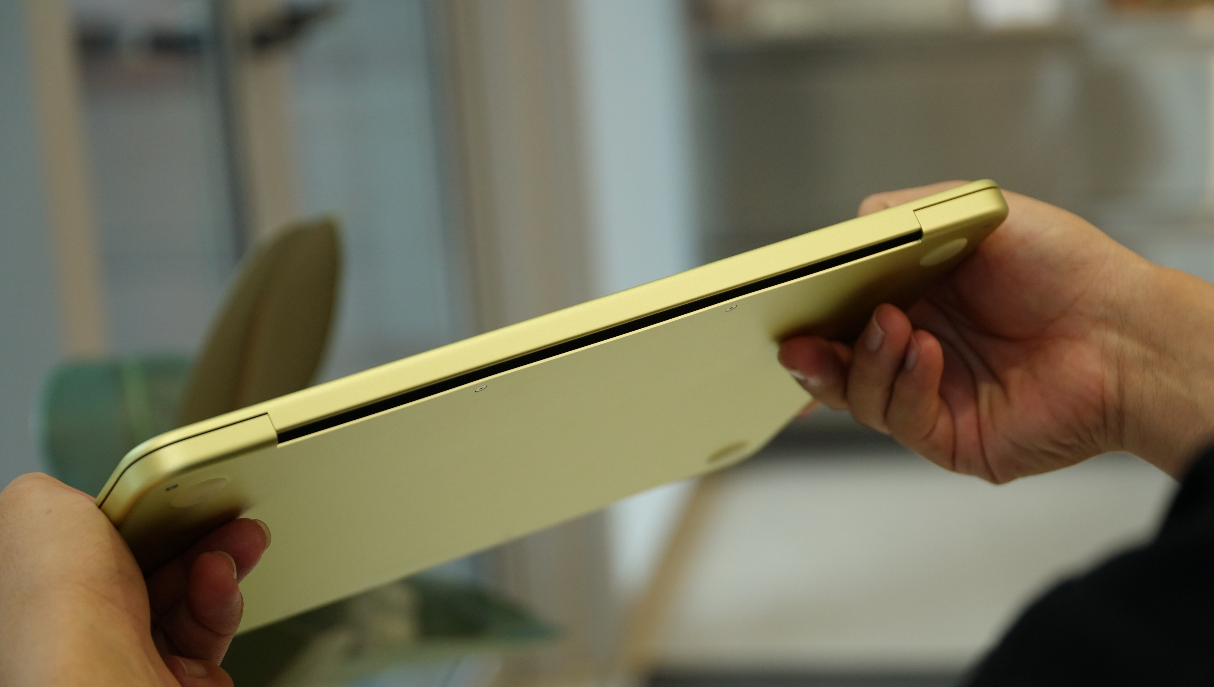 Trên tay nhanh MacBook Neo: Chiếc laptop giá rẻ siêu HOT đến từ Apple đã cập bến Thế Giới Di Động