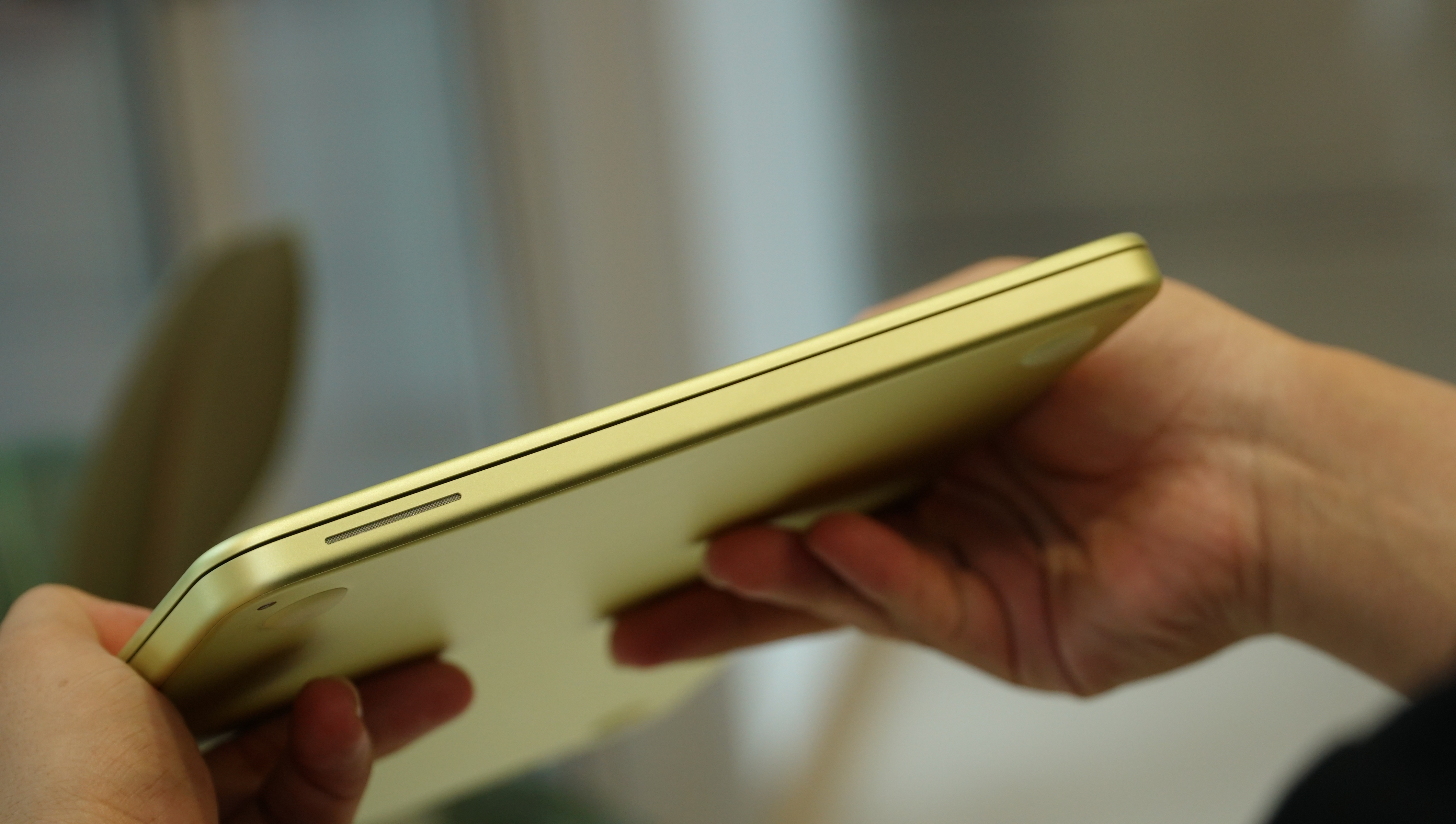 Trên tay nhanh MacBook Neo: Chiếc laptop giá rẻ siêu HOT đến từ Apple đã cập bến Thế Giới Di Động