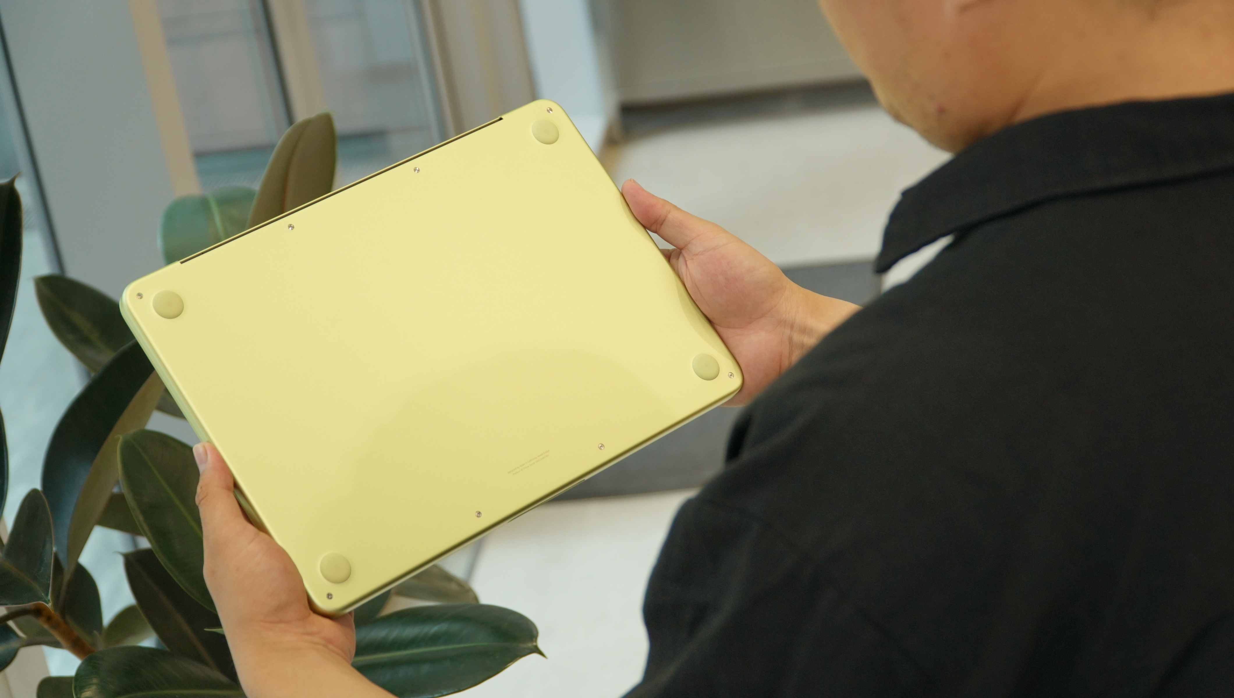 Trên tay nhanh MacBook Neo: Chiếc laptop giá rẻ siêu HOT đến từ Apple đã cập bến Thế Giới Di Động