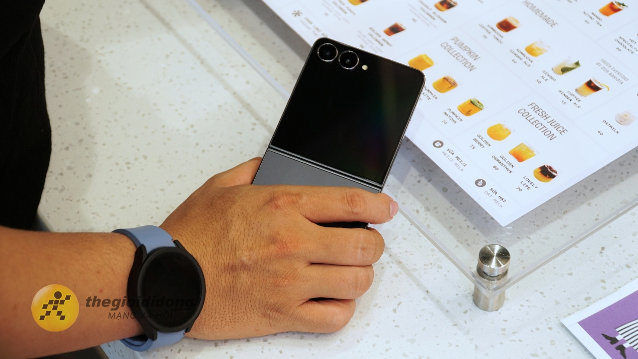 Samsung Galaxy Z Flip7 đã thay đổi cách mình sử dụng điện thoại như thế nào? Samsung Galaxy Z Flip7 đã thay đổi cách mình sử dụng điện thoại như thế nào?