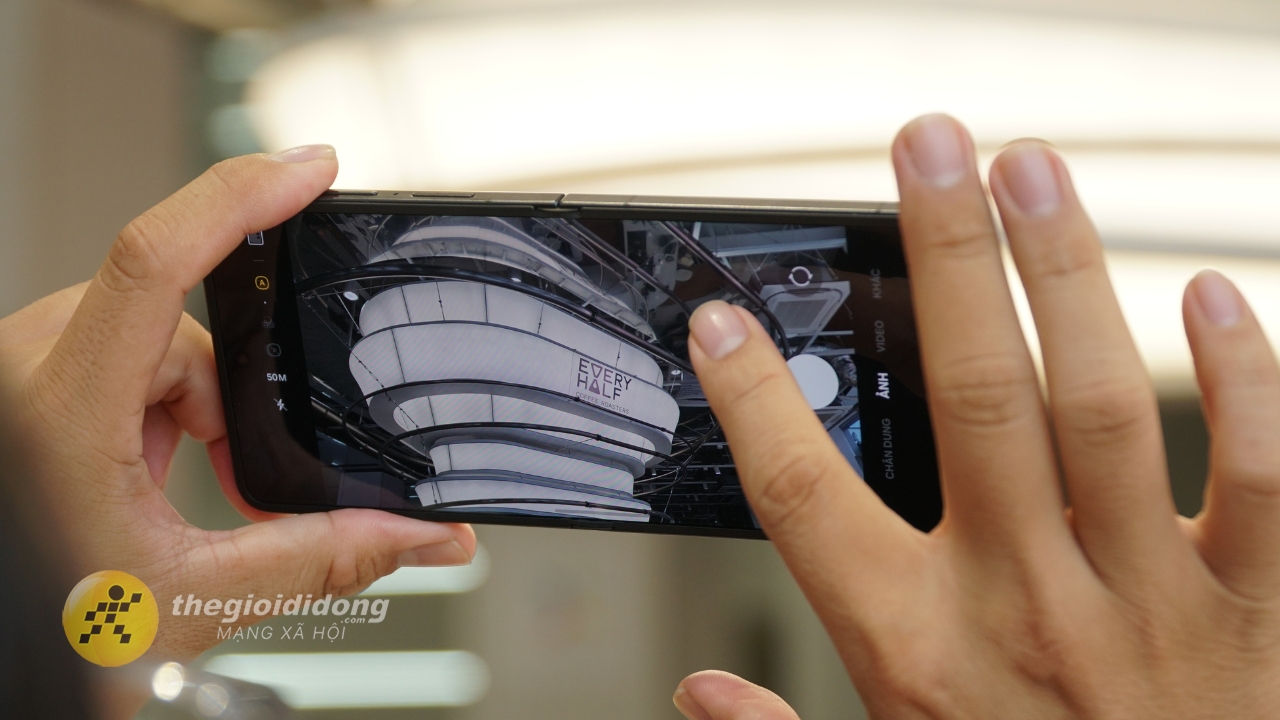 Samsung Galaxy Z Flip7 đã thay đổi cách mình sử dụng điện thoại như thế nào? Samsung Galaxy Z Flip7 đã thay đổi cách mình sử dụng điện thoại như thế nào?