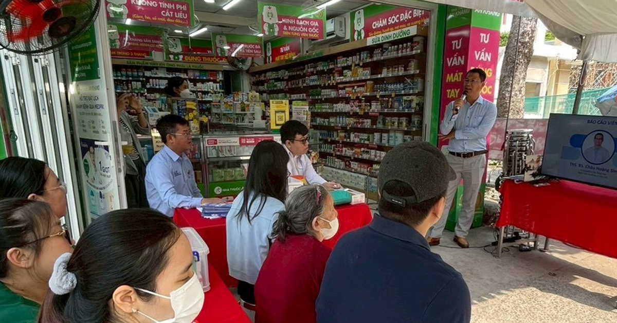 Bác sĩ chuyên môn chia sẻ kiến thức về bệnh tăng huyết áp, giúp người tham gia hiểu đúng và kiểm soát bệnh hiệu quả Bác sĩ chuyên môn chia sẻ kiến thức về bệnh tăng huyết áp, giúp người tham gia hiểu đúng và kiểm soát bệnh hiệu quả