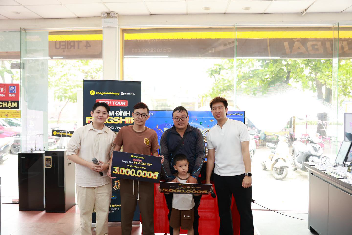 TECH TOUR – CHẠM ĐỈNH FLAGSHIP TECH TOUR – CHẠM ĐỈNH FLAGSHIP