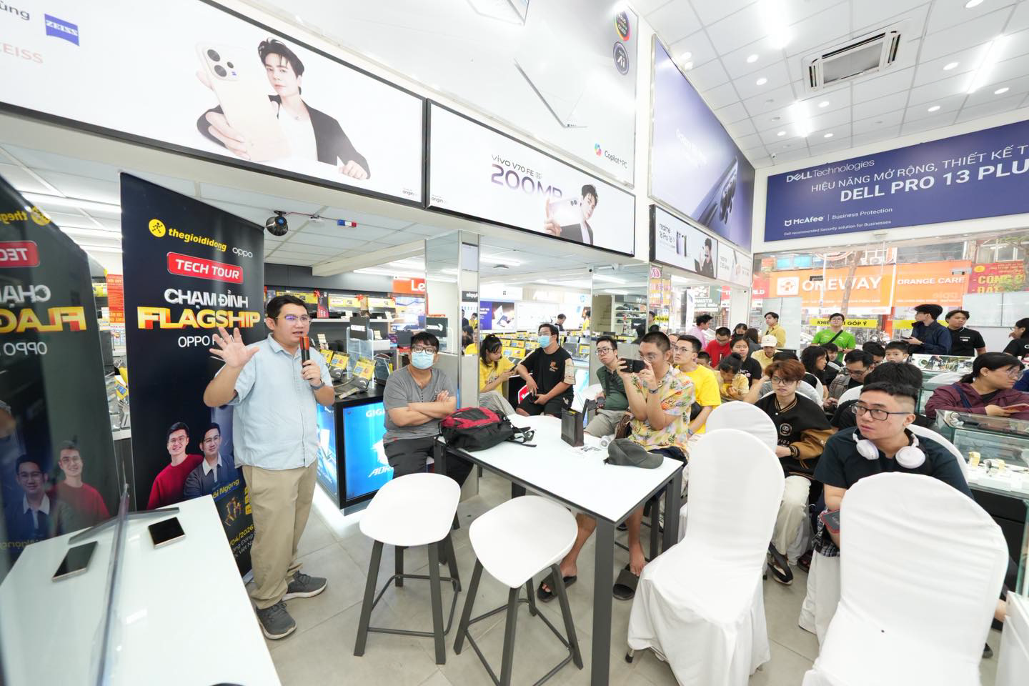 TECH TOUR – CHẠM ĐỈNH FLAGSHIP TECH TOUR – CHẠM ĐỈNH FLAGSHIP