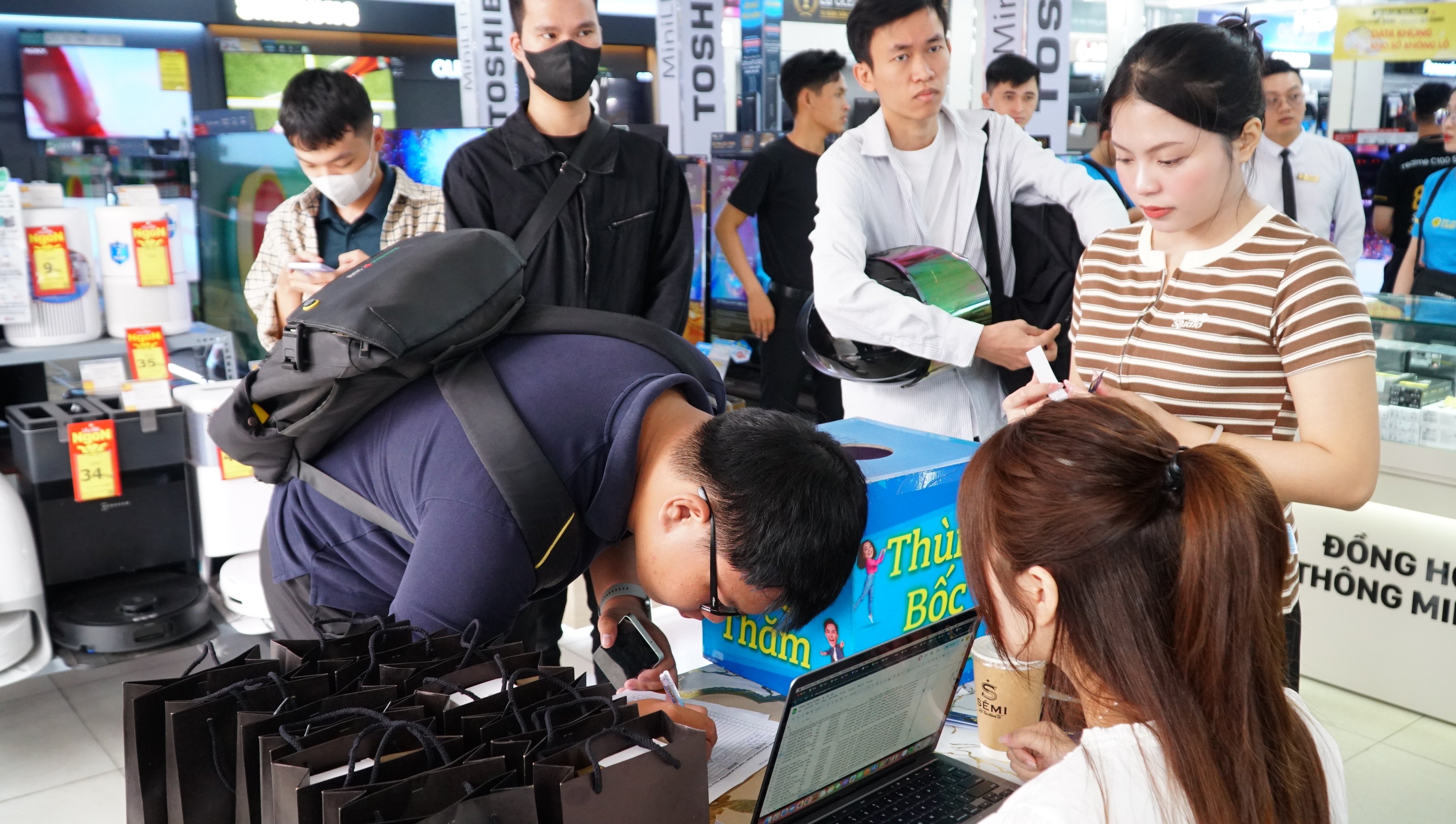 TECH TOUR – CHẠM ĐỈNH FLAGSHIP TECH TOUR – CHẠM ĐỈNH FLAGSHIP