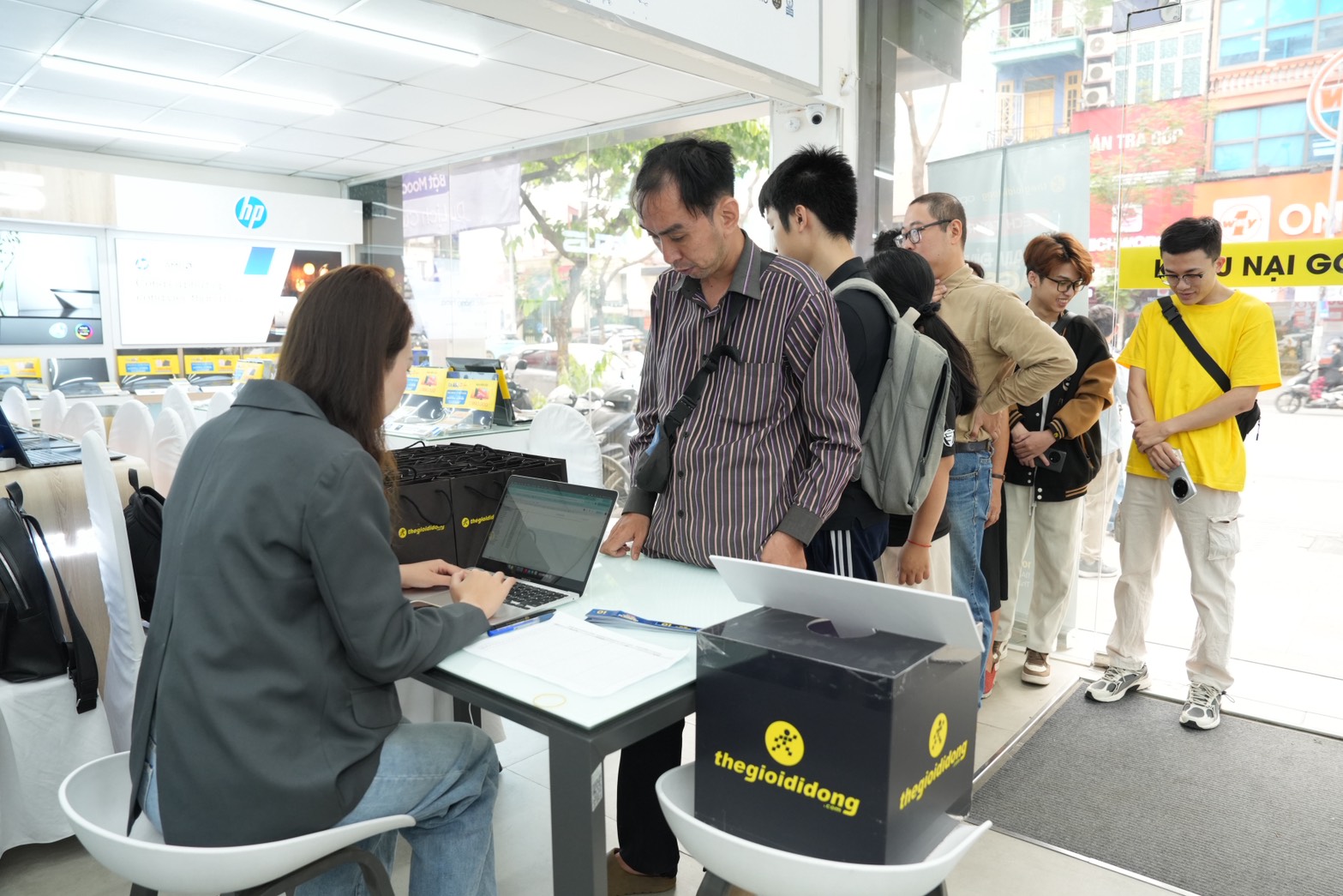 TECH TOUR – CHẠM ĐỈNH FLAGSHIP TECH TOUR – CHẠM ĐỈNH FLAGSHIP