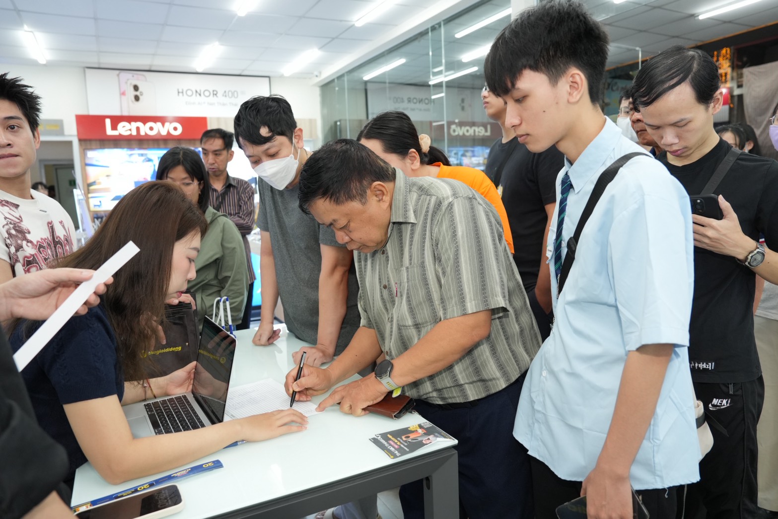 TECH TOUR – CHẠM ĐỈNH FLAGSHIP TECH TOUR – CHẠM ĐỈNH FLAGSHIP