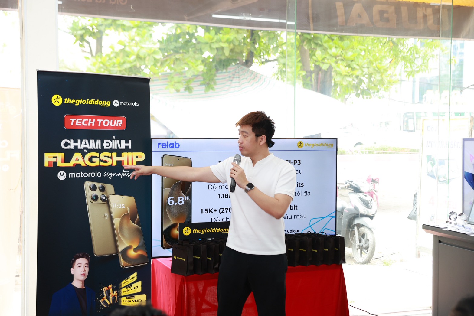 TECH TOUR – CHẠM ĐỈNH FLAGSHIP TECH TOUR – CHẠM ĐỈNH FLAGSHIP