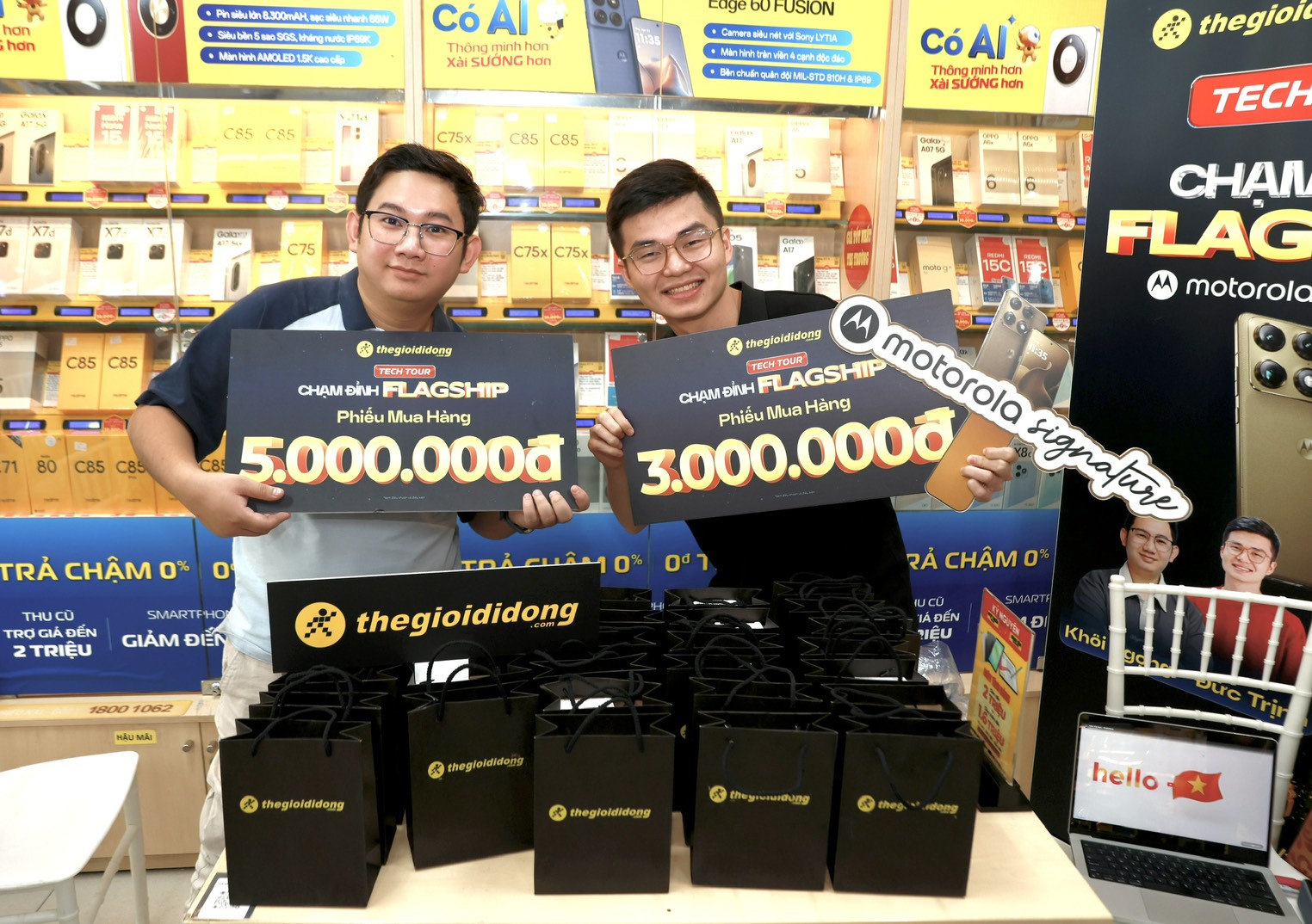 TECH TOUR – CHẠM ĐỈNH FLAGSHIP TECH TOUR – CHẠM ĐỈNH FLAGSHIP