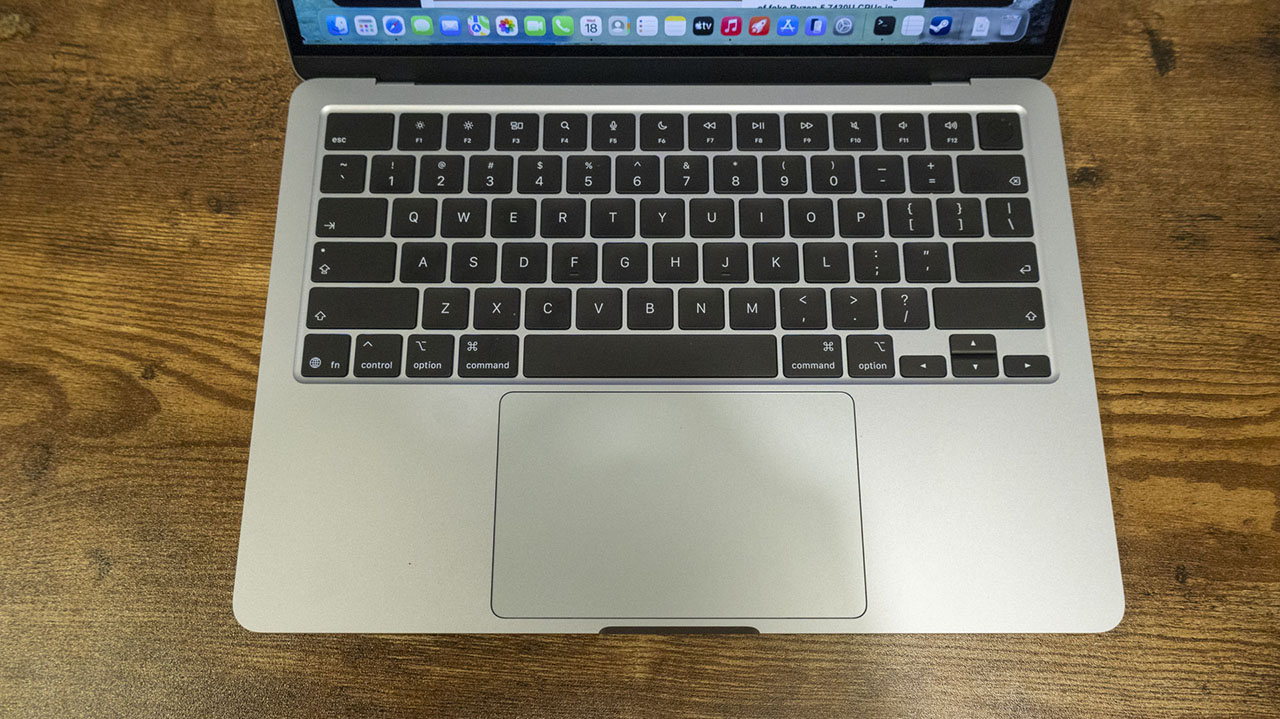 Trên tay MacBook Air M5 Bàn phím