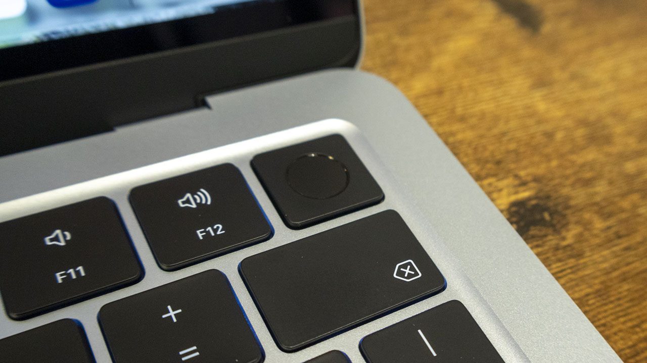 Trên tay MacBook Air M5 Touch ID