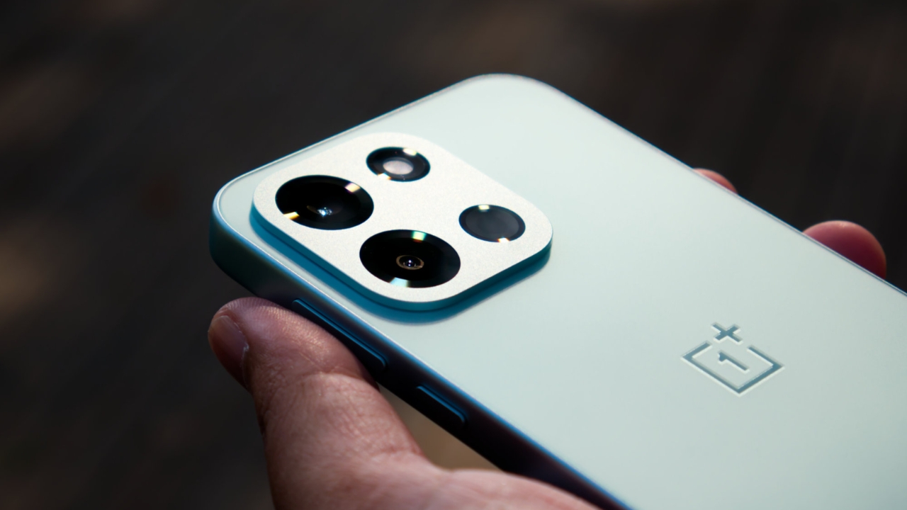 Trên tay OnePlus Nord 6: Snapdragon 8s Gen 4, pin 9.000 mAh và màn hình AMOLED 165 Hz