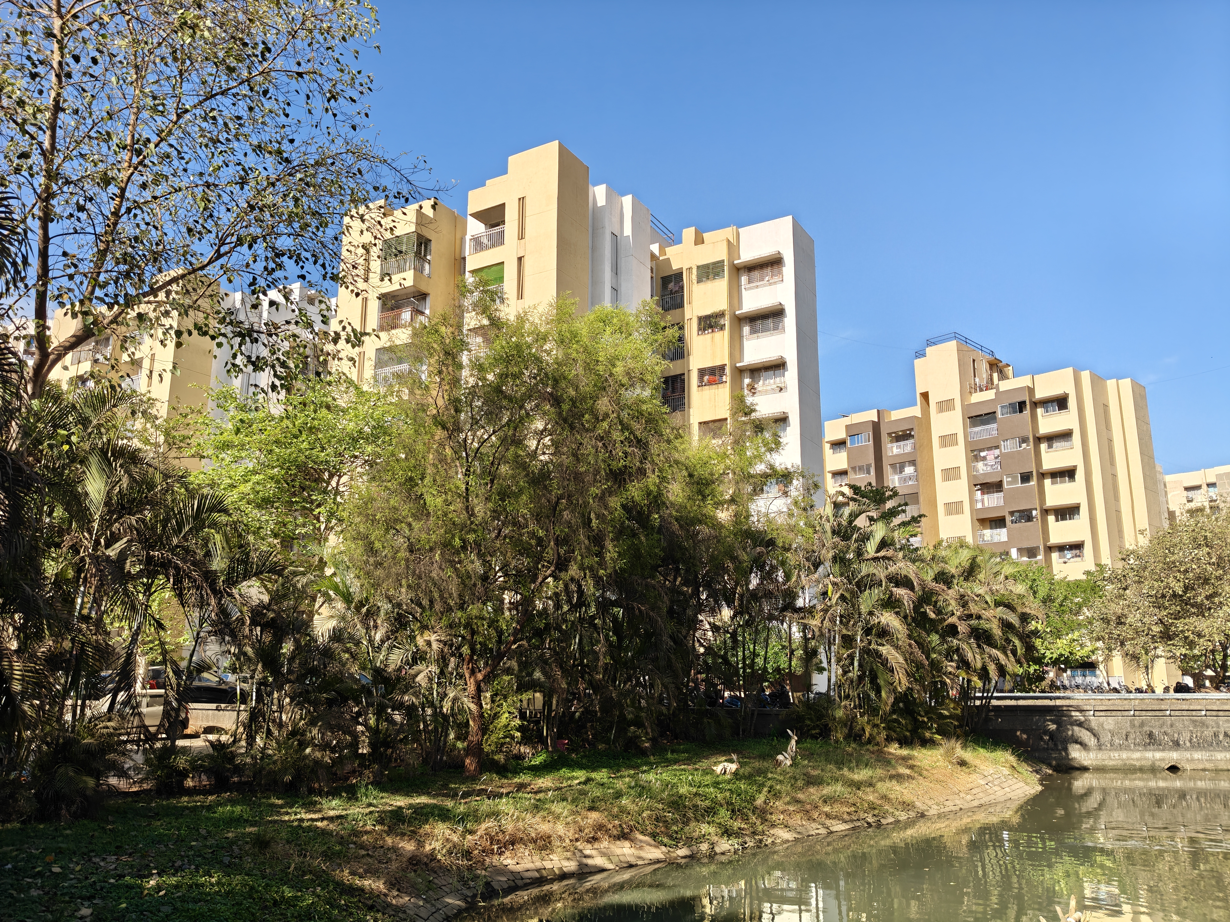 Trên tay OnePlus Nord 6: Snapdragon 8s Gen 4, pin 9.000 mAh và màn hình AMOLED 165 Hz