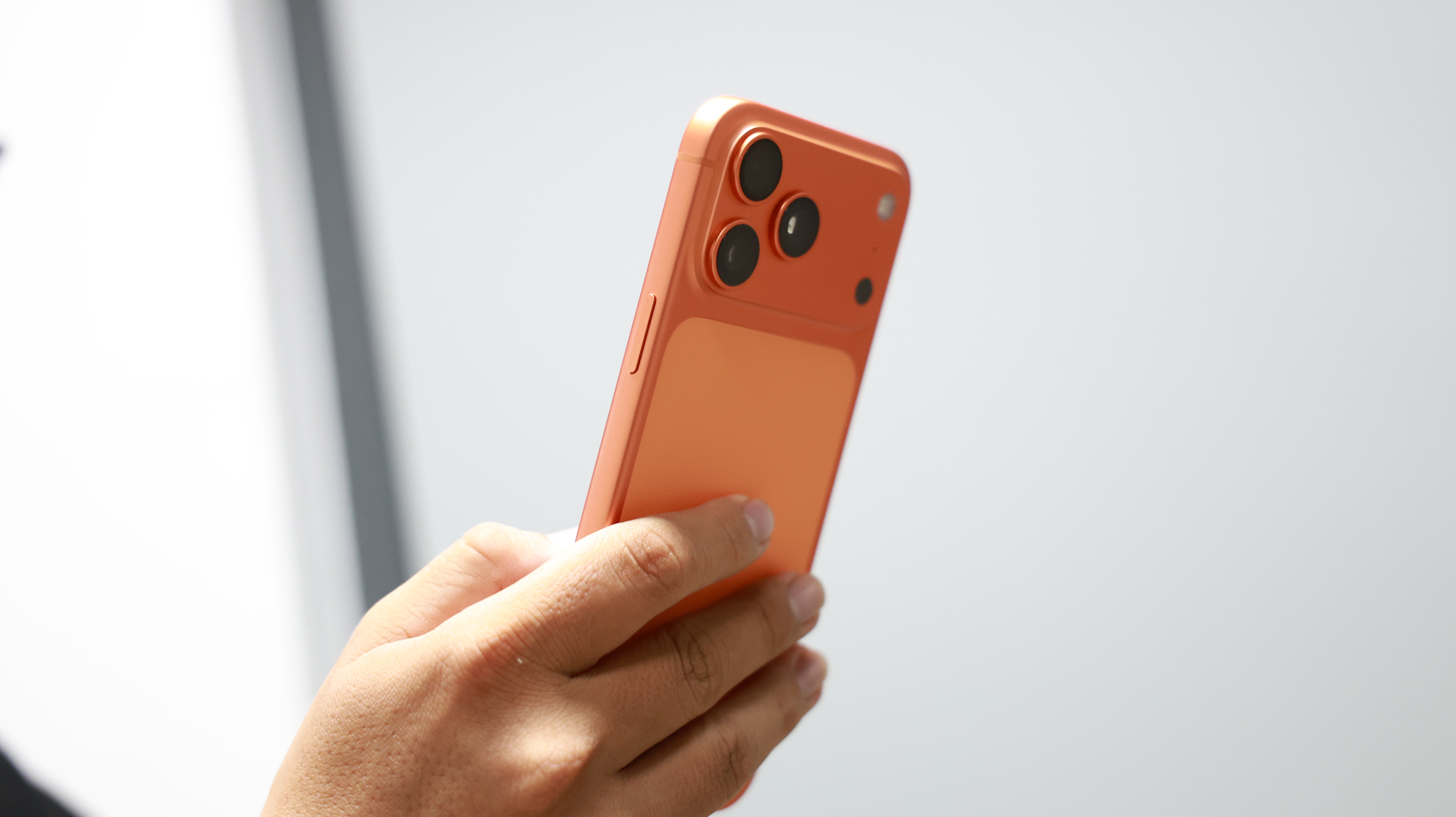 Đánh giá iPhone 17 Pro Max: Lần đầu mình nghiêm túc sử dụng một chiếc iPhone