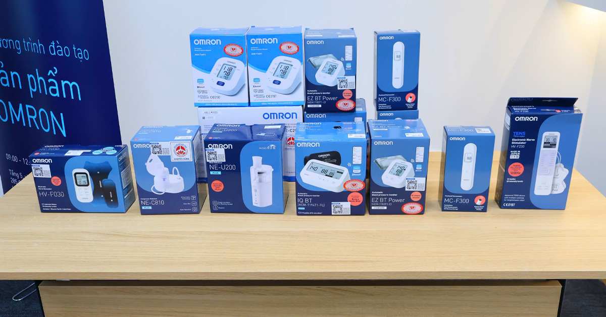 Các sản phẩm của Omron được giới thiệu trong buổi đào tạo Các sản phẩm của Omron được giới thiệu trong buổi đào tạo