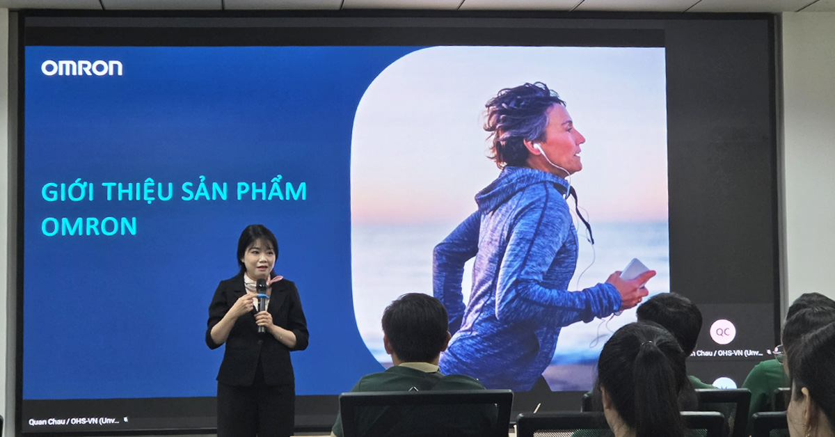 Đại diện Nhà thuốc An Khang phát biểu, nhấn mạnh vai trò của dược sĩ trong chăm sóc sức khỏe cộng đồng Đại diện Nhà thuốc An Khang phát biểu, nhấn mạnh vai trò của dược sĩ trong chăm sóc sức khỏe cộng đồng