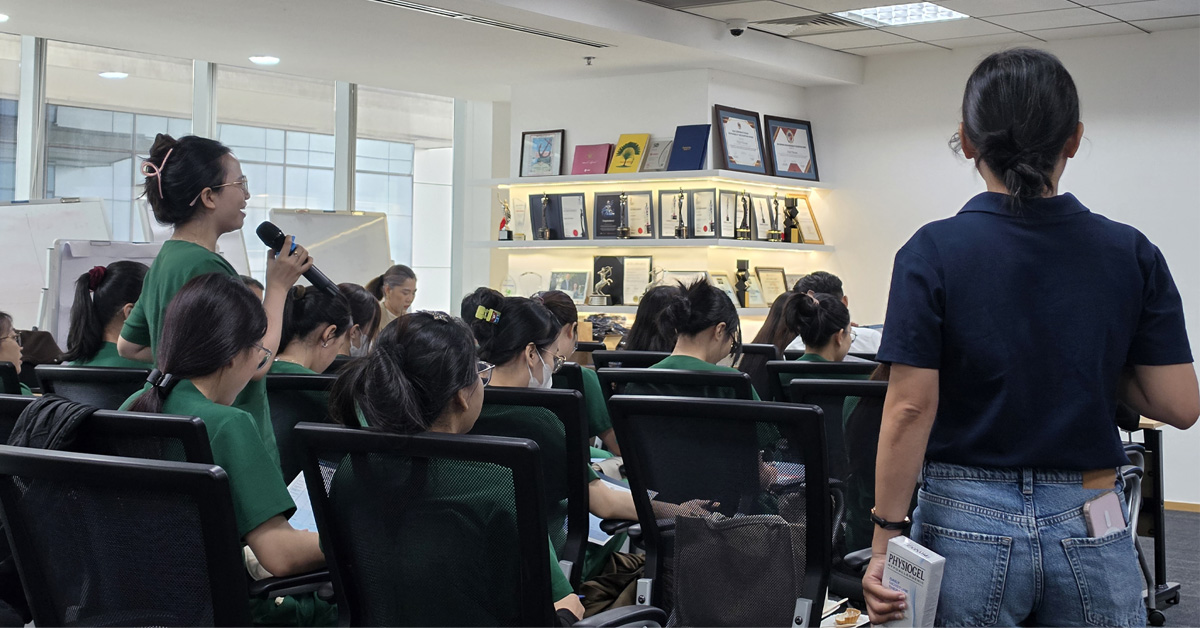 Sự tương tác cởi mở giữa dược sĩ và chuyên gia góp phần nâng cao hiệu quả đào tạo Sự tương tác cởi mở giữa dược sĩ và chuyên gia góp phần nâng cao hiệu quả đào tạo