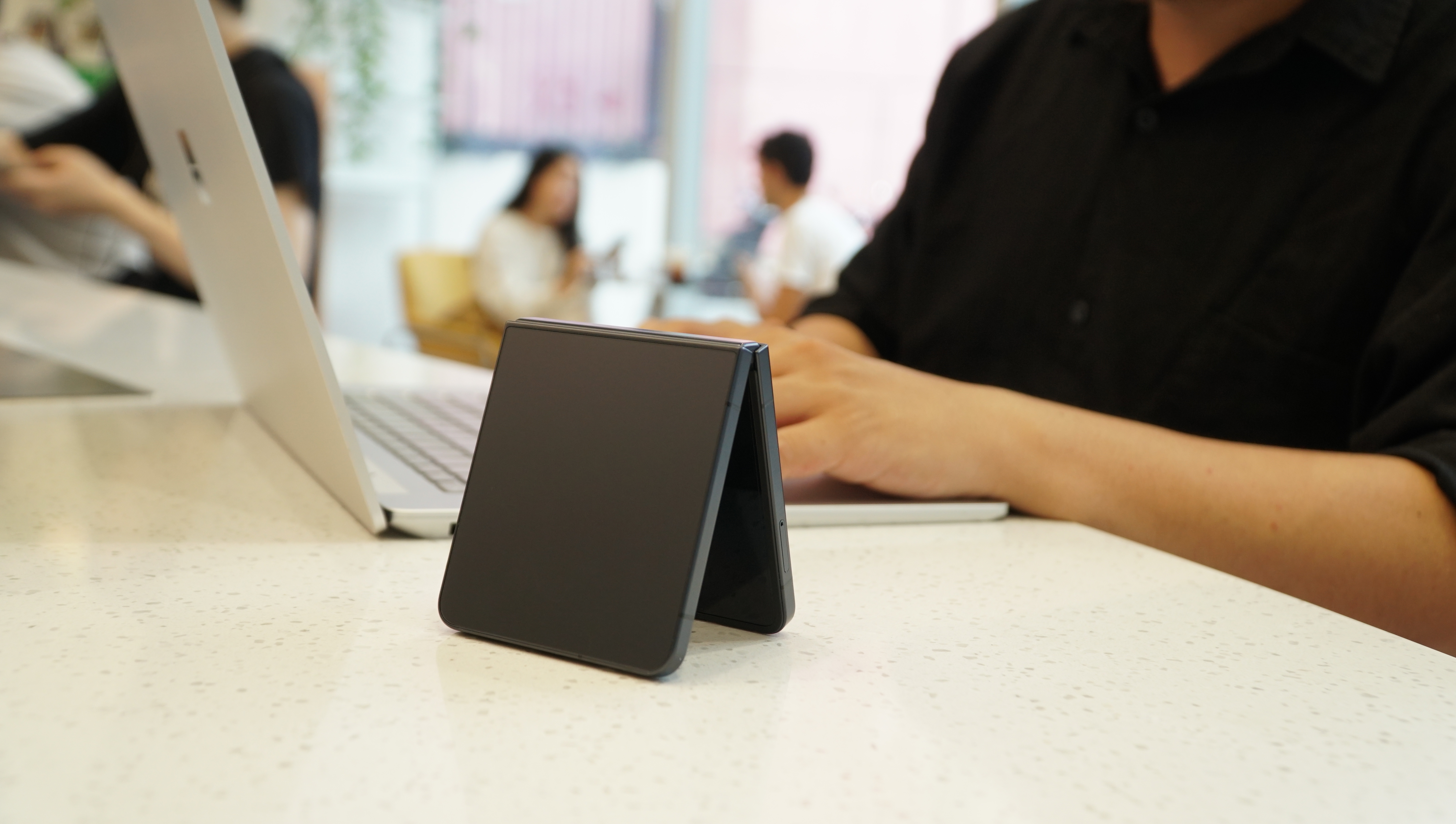 Nghe đồn là: Samsung Galaxy S26 FE sẽ có viền mỏng hơn, chip Exynos 2500, pin 5.000 mAh