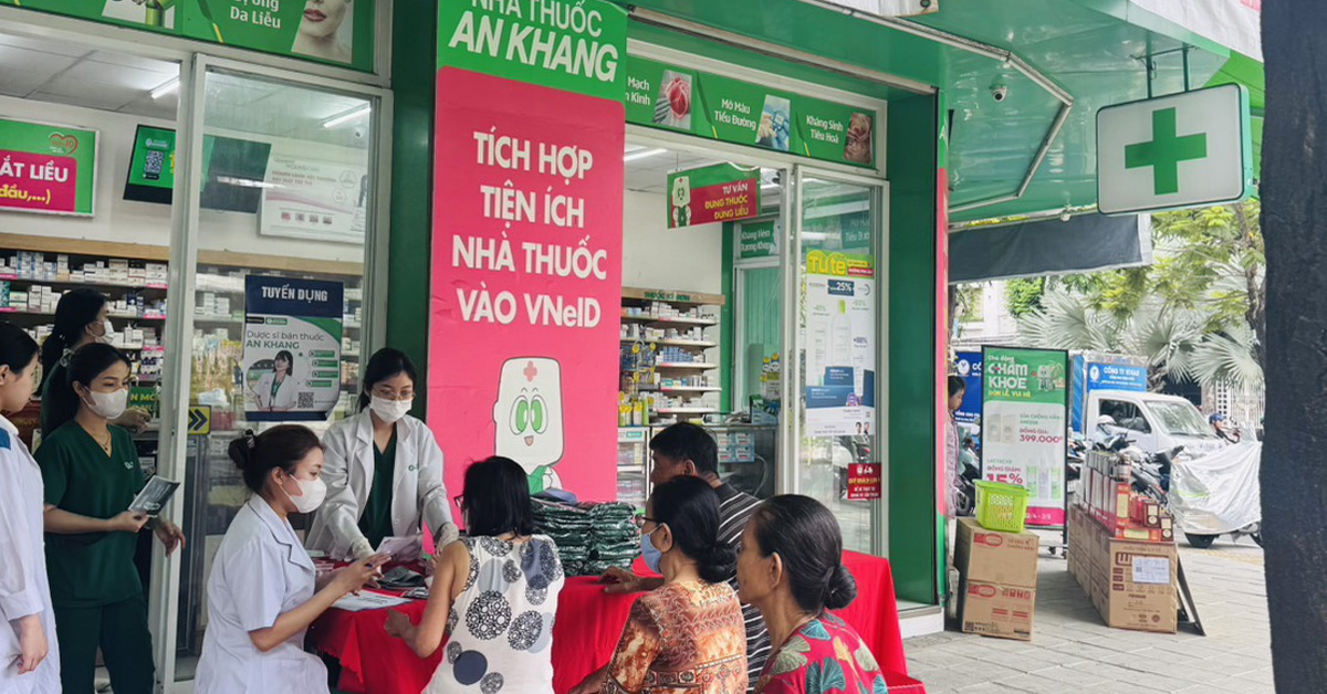Không khí rộn ràng tại Nhà thuốc An Khang ngay từ sáng sớm ngày 25/04 Không khí rộn ràng tại Nhà thuốc An Khang ngay từ sáng sớm ngày 25/04