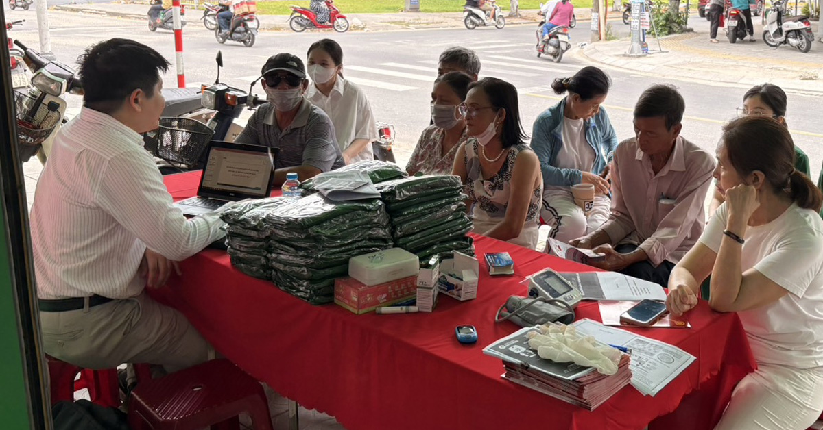 Bac sĩ chuyên khoa đang chia sẻ những bí quyết kiểm soát tăng huyết áp qua lối sống và dinh dưỡng Bac sĩ chuyên khoa đang chia sẻ những bí quyết kiểm soát tăng huyết áp qua lối sống và dinh dưỡng