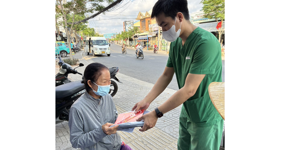 Những phần quà thiết thực thay lời chúc sức khỏe và tri ân từ Nhà thuốc An Khang gửi đến bà con Những phần quà thiết thực thay lời chúc sức khỏe và tri ân từ Nhà thuốc An Khang gửi đến bà con
