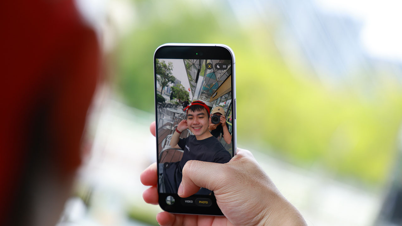 Camera trước