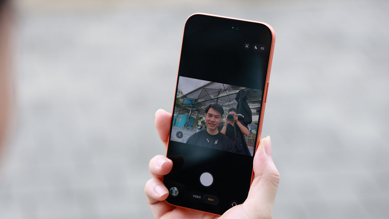 Camera trước