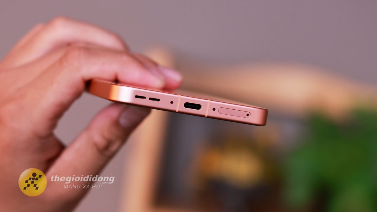 Trên tay OPPO Find X9s: Sắc Cam rực rỡ, chip Dimensity 9500s, pin lớn 7.025 mAh