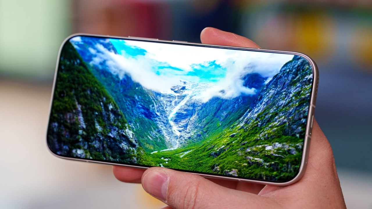 Trên tay HONOR 600 Pro: Thiết kế quen quen, Snapdragon 8 Elite và camera 200 MP siêu xịn