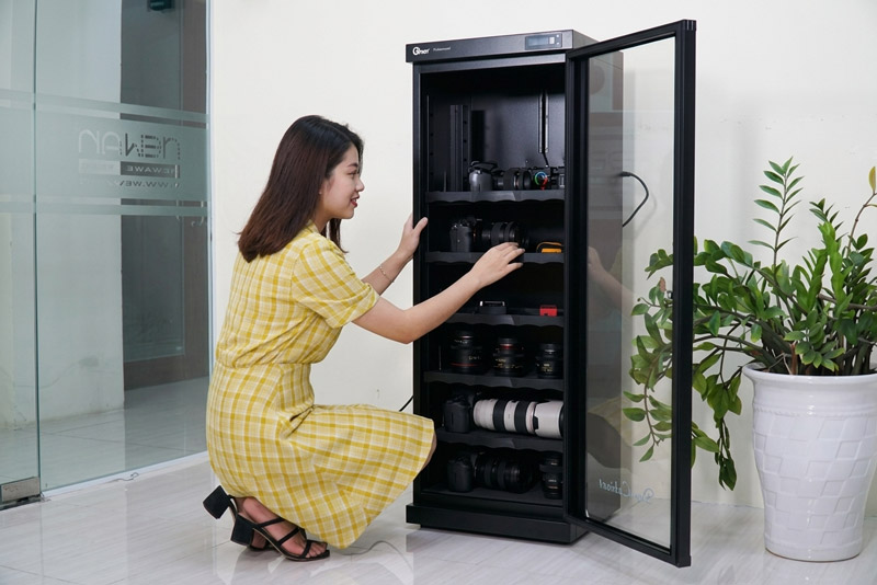 Môi trường khô ráo giúp ống kính máy ảnh không bị rễ tre, nấm mốc