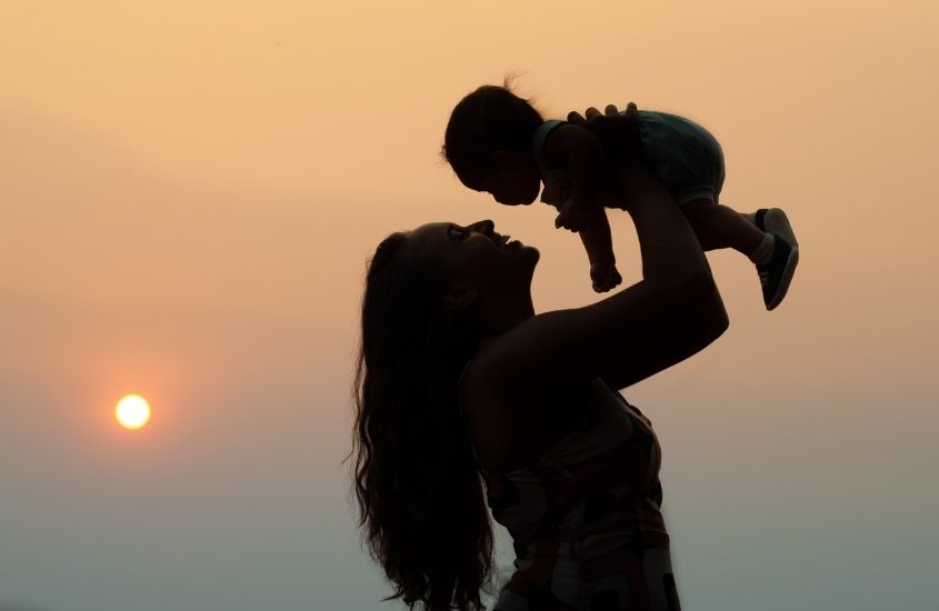 Khi có con, cuộc sống trở thành cuộc phiêu lưu với nhiều tình huống hài hước và bất ngờ.